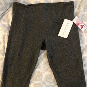 NWT Athleta Salutation Capri Size L